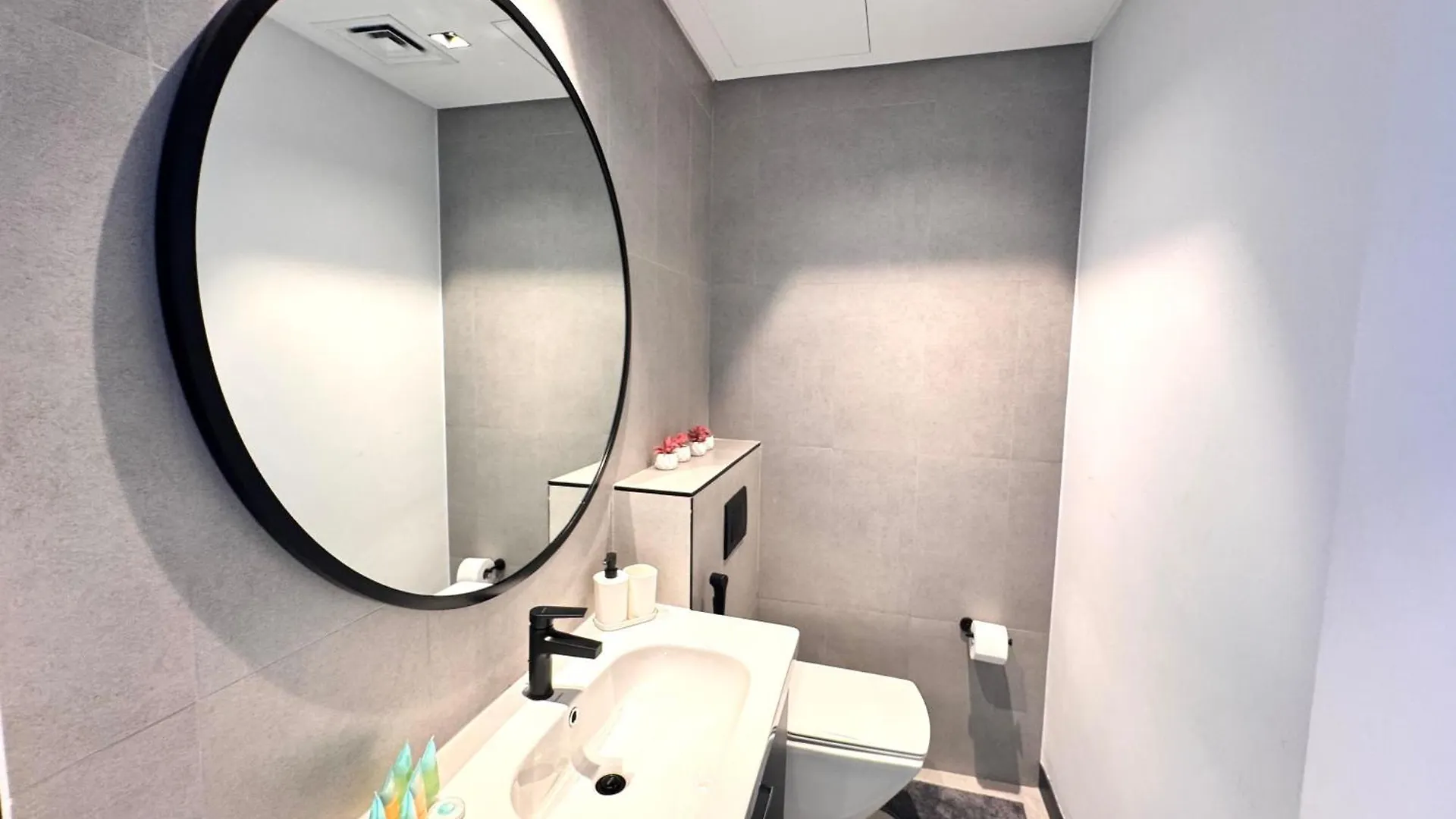 Luxury Apartment With Burj Khalifa View, Balcony Netflix Wehome Premium Dubai